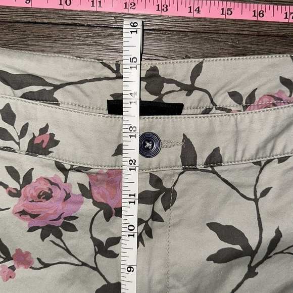 Lane Bryant Green Floral Shorts - Picture 9 of 11